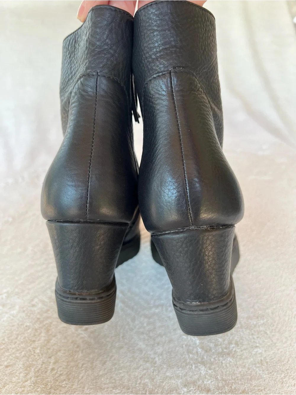Sofft Shary Waterproof Black Leather Wedge Ankle Booties Size 9